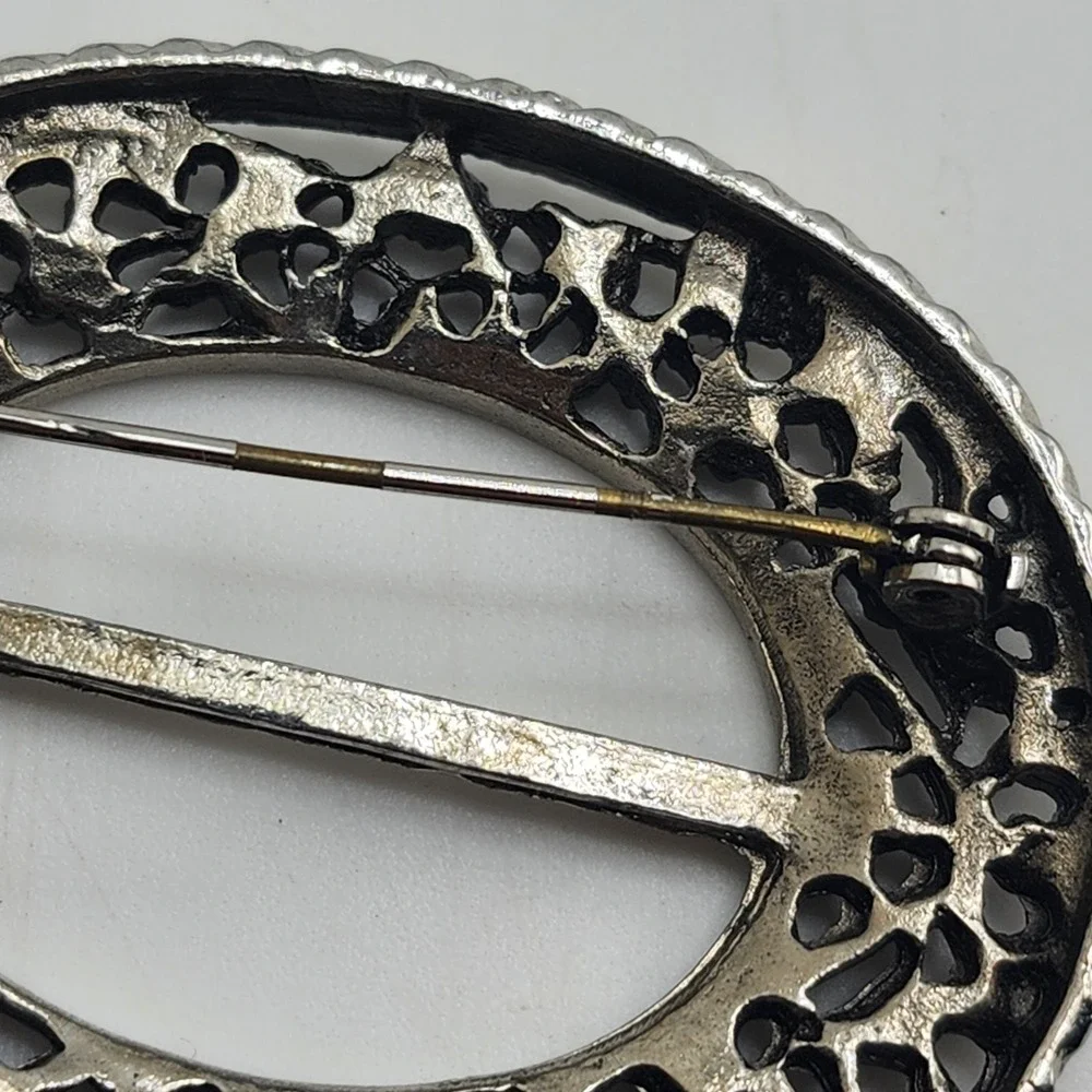 Lovely Intricate Design Oval Brooch Pin Silver Tone Metal 2-3/4